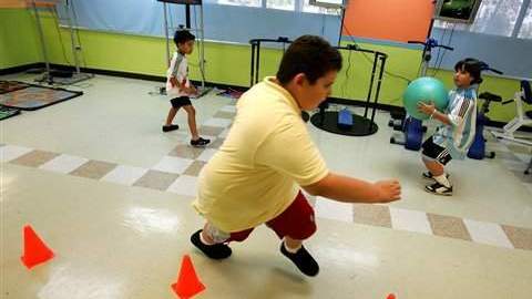 La obesidad infantil podría ser provocada por una sustancia del plástico, según un polémico estudio.