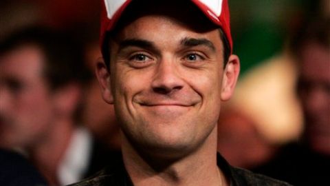 Robbie Williams  agradeció los mensajes de buenos deseos y afirmó que la niña, cuyo lugar de nacimiento no ha sido revelado, será más conocida como “Teddy".