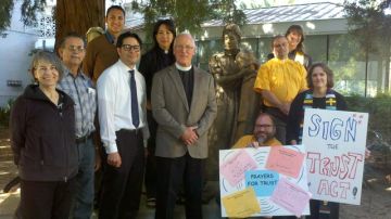 Representantes de distintas denominaciones religiosas llegaron a Sacramento para pedir al Gobernador la firma del Acta.
