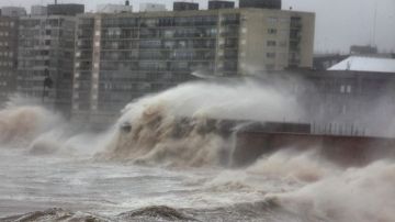 El temporal forzó a la paralización casi total de actividades en Uruguay.