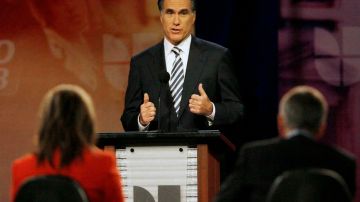El candidato republicano a la presidencia Mitt Romney participó en un debate moderado por Maria Elena Salinas y Jorge Ramos en diciembre de 2007.