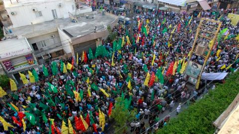 Miles de partidarios de los grupos chiíes libaneses Hizbulá y Amal se manifiestan  en  Líbano, en protesta contra el vídeo sobre el profeta  Mahoma, que se produjo en EEUU, y ahora en Francia sacan nuevas caricaturas.