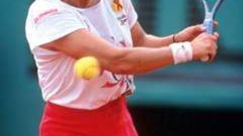 Arantxa Sánchez Vicario alega que sus padres la llevaron a la ruina.