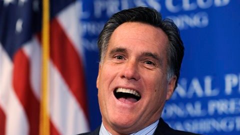 Al exgobernador Mitt Romney le quedan pocos días para convencer a los indecisos de que voten por él.