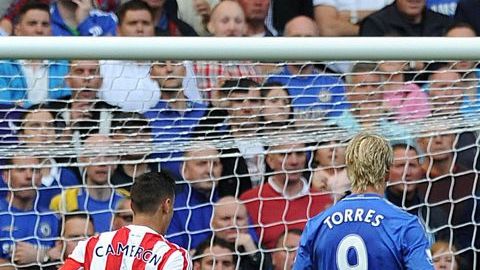Ashley Cole no anotaba con el Chelsea desde el 2010 y su gol permitió a los blues permanecer invictos en la Liga Premier.