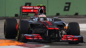 Lewis Hamilton de McLaren obtuvo la plaza de honor en el arranque y el venezolano Maldonado logró el sorpresivo segundo puesto.