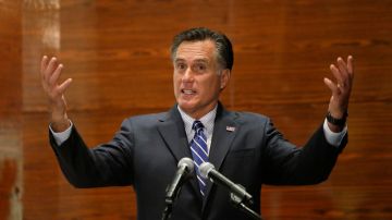 El candidato presidencial republicano  Mitt Romney al hablar  ayer en   Las Vegas.