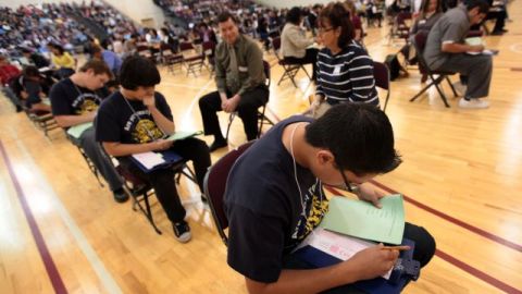 Muchos estudiantes latinos han recibido becas del HSF.