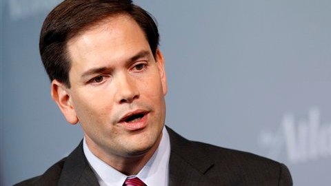 El senador republicano Marco Rubio dice que el plan de salud de Romney es lo mejor para las personas de la tercera edad.