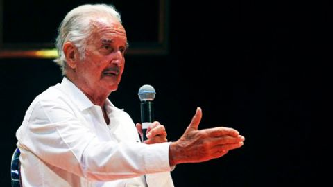 Carlos Fuentes, escritor mexicano (1928-2012).