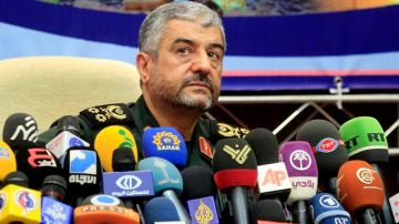 General Mohamad Ali Yafari, comandante del Cuerpo de Guardianes  de Irán, cuando afirmaba: 'Si Israel nos ataca, no quedará nada de Israel'.