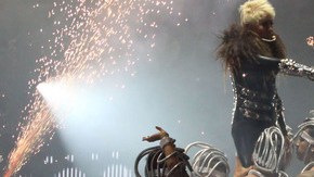 Yuri (de negro) presentó en LA un concierto espectacular y renovado, como el que ofreció en Puebla, en junio de este año, cuando se  tomó esta foto.