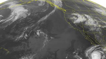 El huracán Miriam se convirtió en un meteoro de categoría 3 frente a la costa mexicana del Pacífico, pero no representa una amenaza para tierra firme, dijeron meteorólogos estadounidenses.