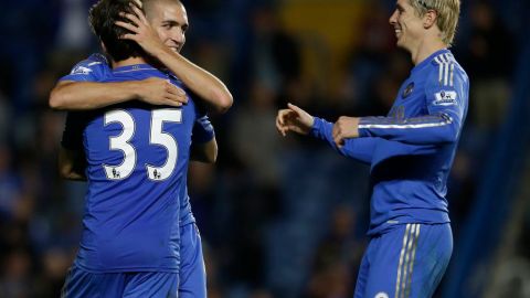 El juego también sirvió para que los aficionados del Chelsea le expresaran su apoyo al capitán John Terry.
