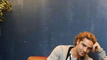 David Bisbal prometió enamorar al público hispano.