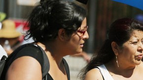 Se repartieron 4,800 pulseras a niños, adultos y ancianos.