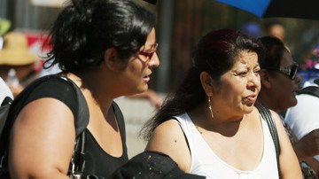 Se repartieron 4,800 pulseras a niños, adultos y ancianos.