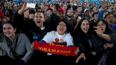 Una multitud vitorea al presidente Barack Obama en Milwaukee, el sábado 22 de septiembre de 2012.