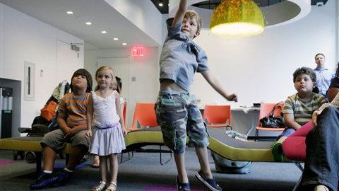 Algunos videojuegos estimulan la actividad en los niños, por lo que pueden ser buenos para su salud.