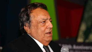 El presidente del CMB, el mexicano José Sulaimán, anunció la sanción impuesta a Julio César Chávez Jr.
