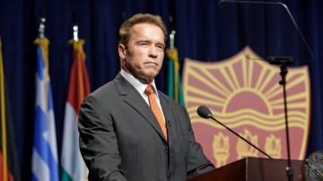 La decisión de Schwarzenegger se basa en declaraciones de los candidatos sobre el cambio climático.