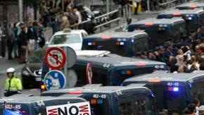 Más de mil policías antidisturbios estaban desplegados en la zona del Congreso, en Madrid, España.