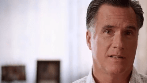 El nuevo anuncio de Mitt Romney muestra al candidato hablando directamente a la cámara.