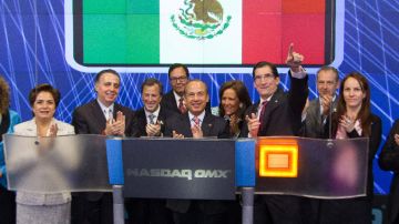 El presidente de México, Felipe Calderón Hinojosa, durante la apertura de operaciones del Indice Nasdaq de Nueva York.
