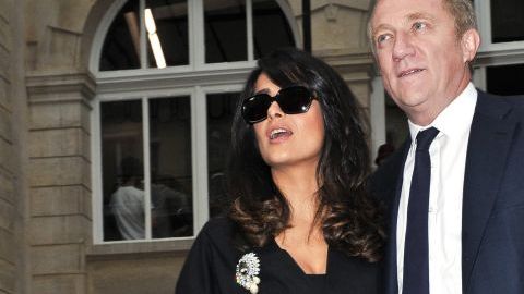 Salma Hayek no se perdió la Semana de la Moda de París.