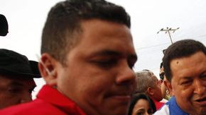 Hugo Chávez, presidente de Venezuela, se negó nuevamente a debatir con  Henrique Capriles, y consideró que esa petición muestra 'desespero' de la oposición, ayer.