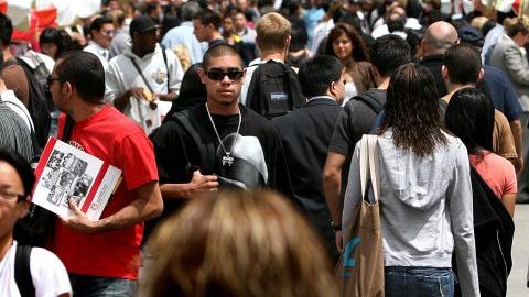 El costo de los libros hace que muchos estudiantes abandonen las clases y hasta la universidad.