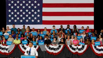 El President Barack Obama se dirige a sus simpatizantes en Virginia Beach, Va., el jueves 27 de septiembre de 2012.