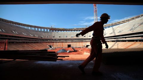 El principal organismo del futbol mundial, la FIFA, aseguró que nada en la planeación del Mundial de 2014 beneficia a la selección anfitriona, Brasil. Los trabajos de preparación siguen.