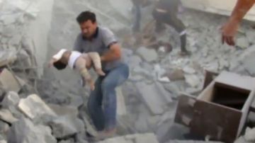 La guerra civil entre los sirios sigue cobrando vidas, como se observa en esta imagen tomada de un video reciente.