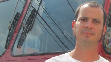 Alberto Palmer (izq.) y su pareja Ruth Lipsky quieren operar con su camión en el centro.