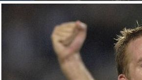 Carlos Vela contribuyó al triunfo de la Real Sociedad en el derby vasco con un gol de penal.