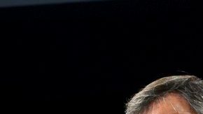 El secretario de Defensa de EEUU, Leon Panetta (i), junto a su homólogo canadiense, Peter MacKay, comunican que parte del arsenal químico sirio ha sido trasladado para garantizar su seguridad.