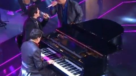 Julio Preciado, Yahir y Cruz Martínez, este último en el piano, unieron sus talentos en el escenario para deleitar con un popurrí integrado por "Si no te hubieras ido", "Tu cárcel" y "Más que tu amigo".