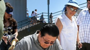 Veteranos y familiares en Santa Mónica, California, rinden honores a sus soldados estadounidenses caídos en Irak.