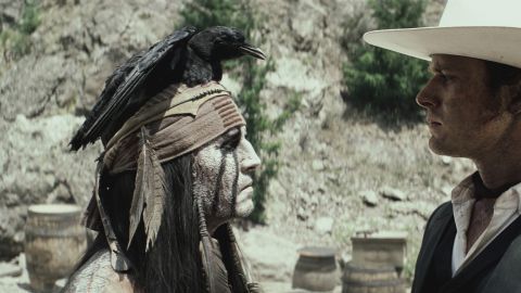 Nuevas imágenes de The Lone Ranger muestran a un Johnny Depp encarnado como Tonto.