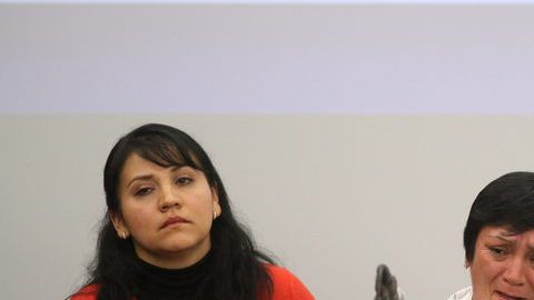Sandra Gutiérrez de Vera (i) y Leonor de Vera López (d), hermana y madre, respectivamente, de Jesús Ángel Gutiérrez Olvera, ayer.