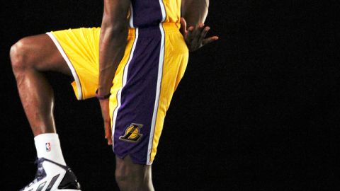 Dwight Howard posa para una de las fotos oficiales del equipo.