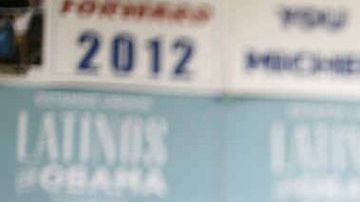 El Presidente Barack Obama llama a sus simpatizantes durante una visita a su oficina de campaña en Henderson, Nevada el 1o. de octubre de 2012.