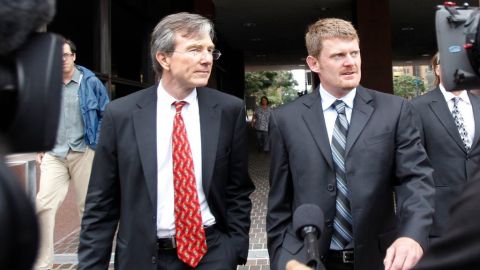 Floy Landis, a su salida de un tribunal en San Diego. Un tribunal suizo lo ha condenado por difamación en caso Armstrong.