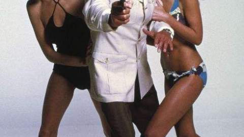 Lo único que no ha cambiado es que, sin importar el papel que tienen las chicas Bond, deben ser indiscutiblemente hermosas.