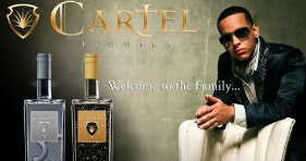 Afiche utilizado para promover el licor y que hace recordar a los poderosos "dones" de los cárteles cuando en series y filmes dicen "bienvenido a la familia".