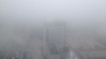 Desde anoche la niebla cubre gran parte de Nueva York afectando la visibilidad.
