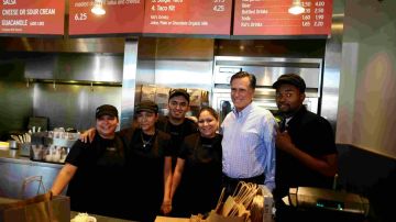 Mitt Romney hizo una escala improvisada en un restaurante de la cadena Chipotle en Denver, el martes 2 de octubre de 2012.