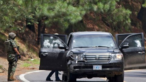 Autoridades tratan de establecer el presunto vínculo del cártel de los Beltrán Leyva en el atentado a personal de la CIA en México.