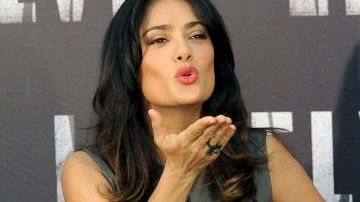 Salma Hayek la comida, el vino y sus curvas.